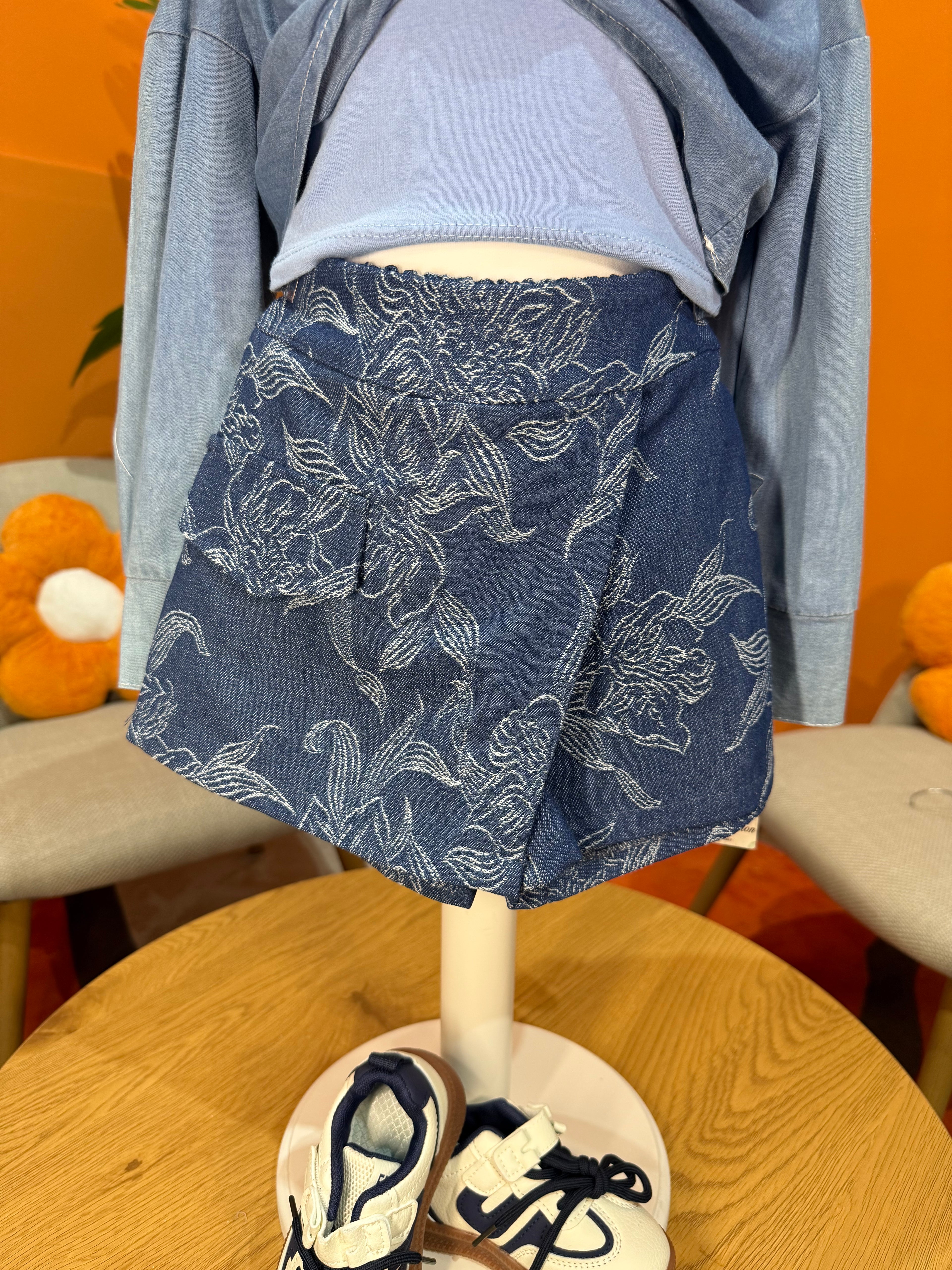 GONNA PANTALONE DENIM BLOOM: SKORT CON RICAMO FLOREALE E TASCA CARGO