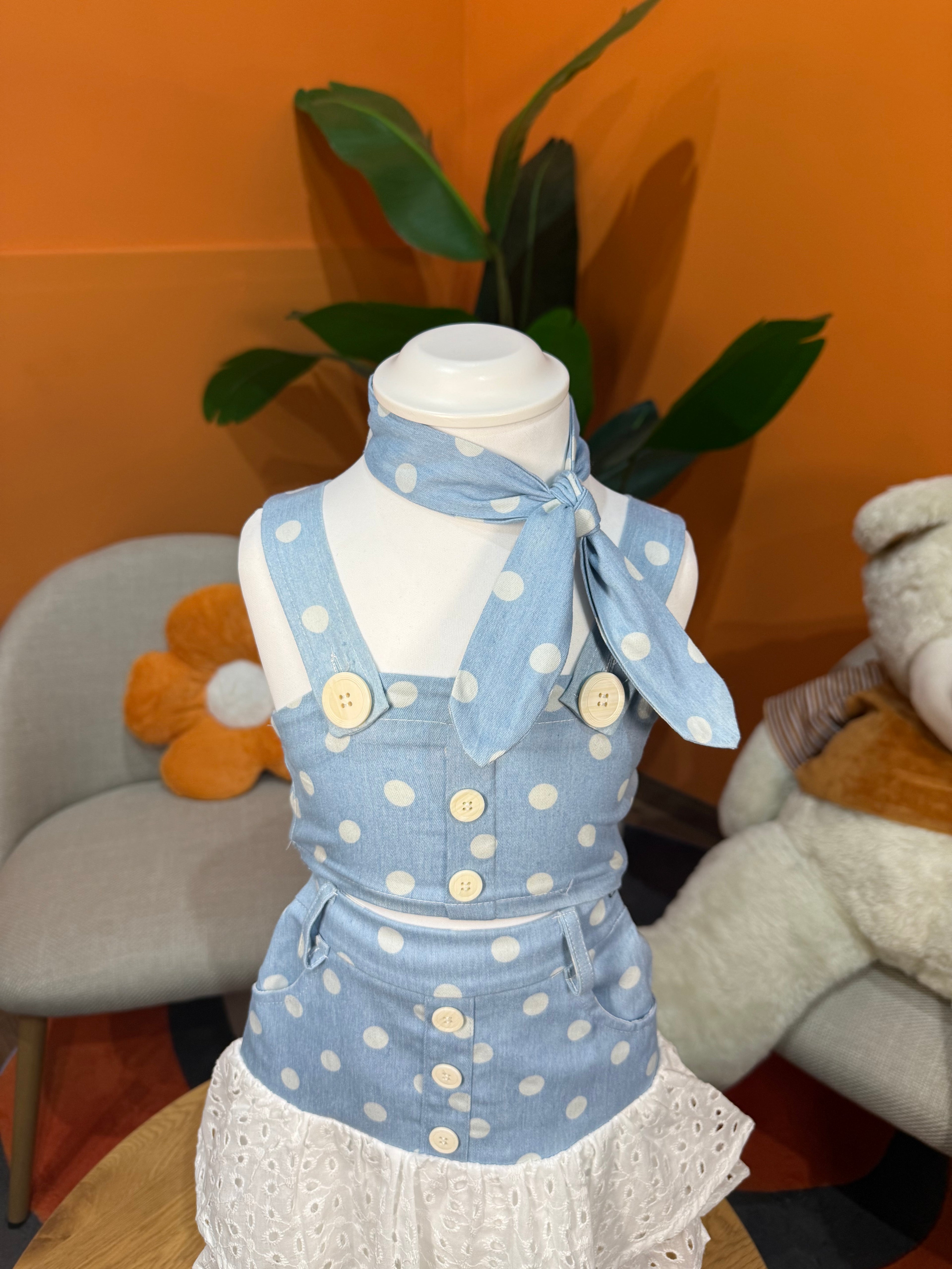 COORDINATO TOP E GONNA AZZURRO A POIS CON DETTAGLI IN PIZZO SAN GALLO