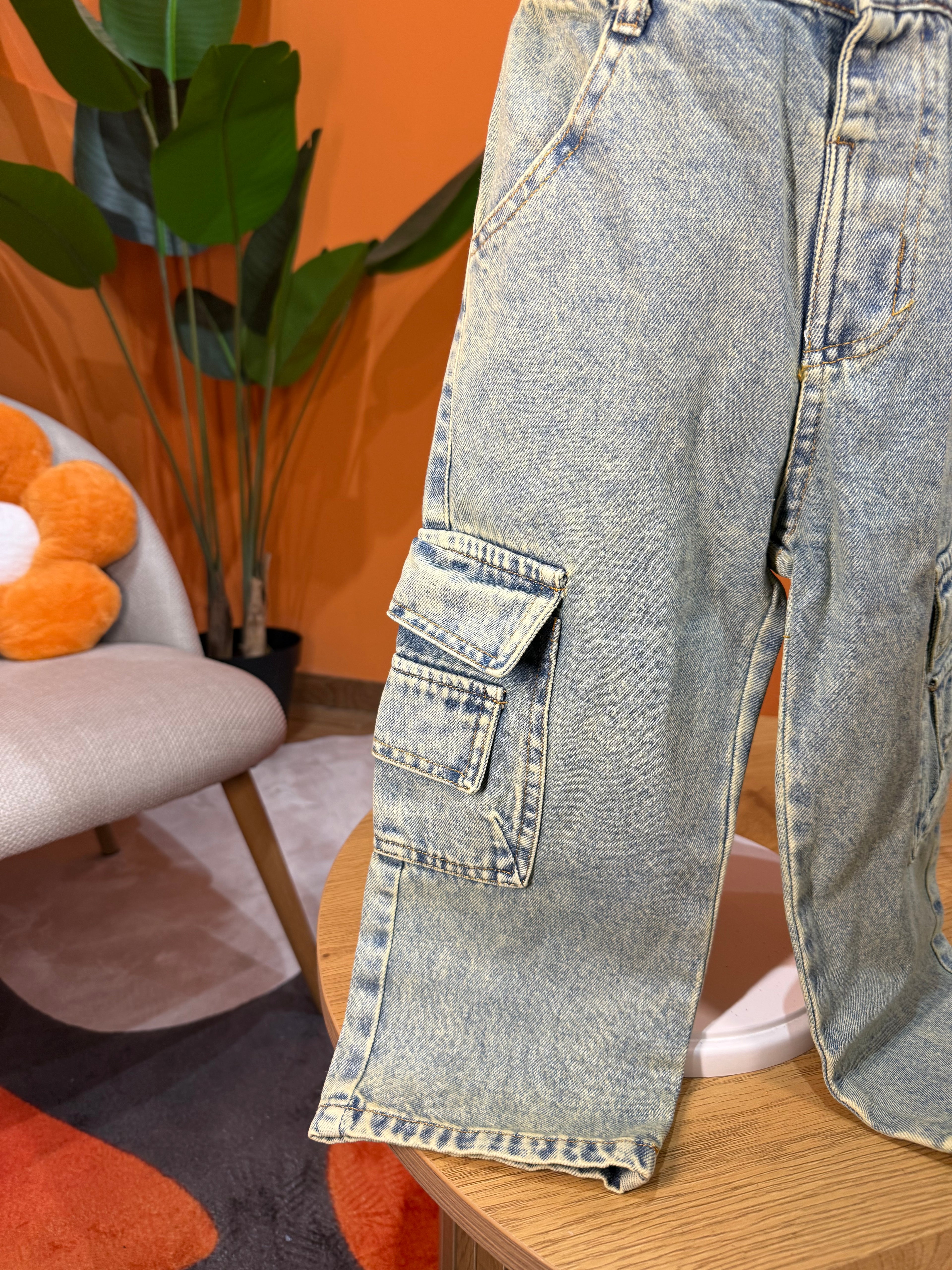 PANTALONE CARGO CHUNKY – DENIM ACIDO CON MAXI TASCONI