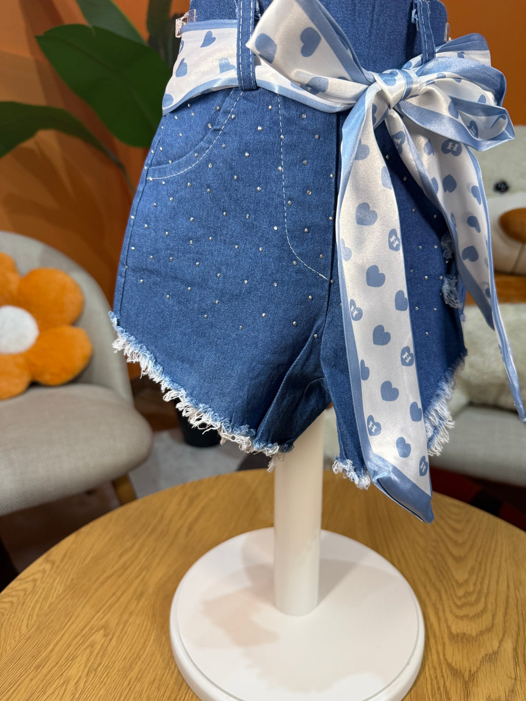 SHORTS DENIM SCURO CON STRASS E FOULARD