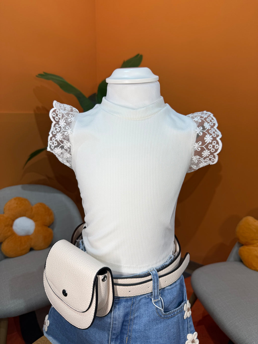 T-SHIRT A COSTINE CON MANICHE AD ALETTA IN PIZZO MACRAMÈ