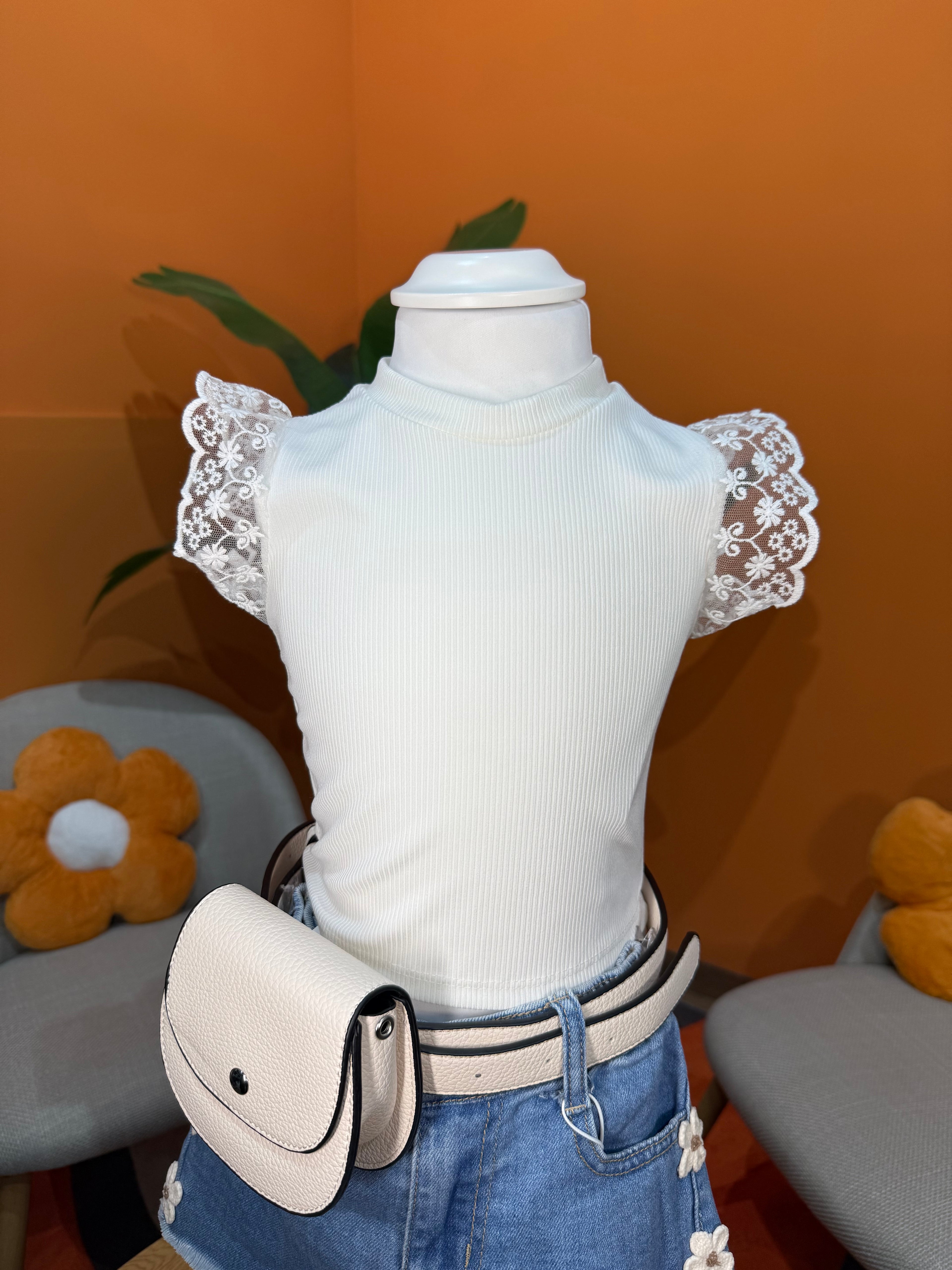 T-SHIRT A COSTINE CON MANICHE AD ALETTA IN PIZZO MACRAMÈ