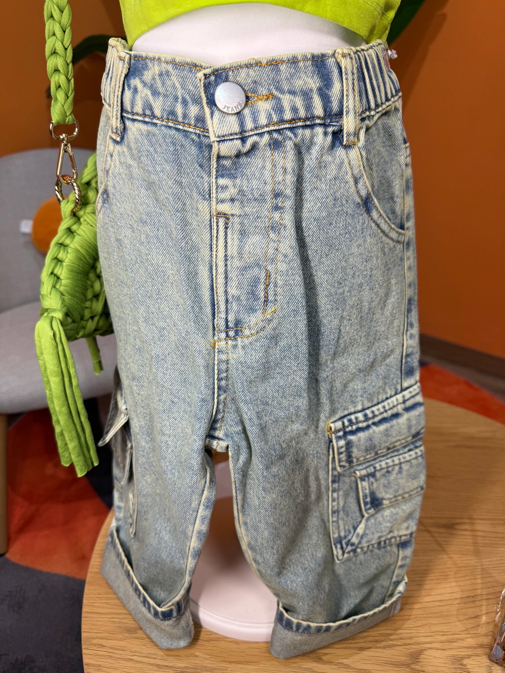 PANTALONE CARGO CHUNKY – DENIM ACIDO CON MAXI TASCONI