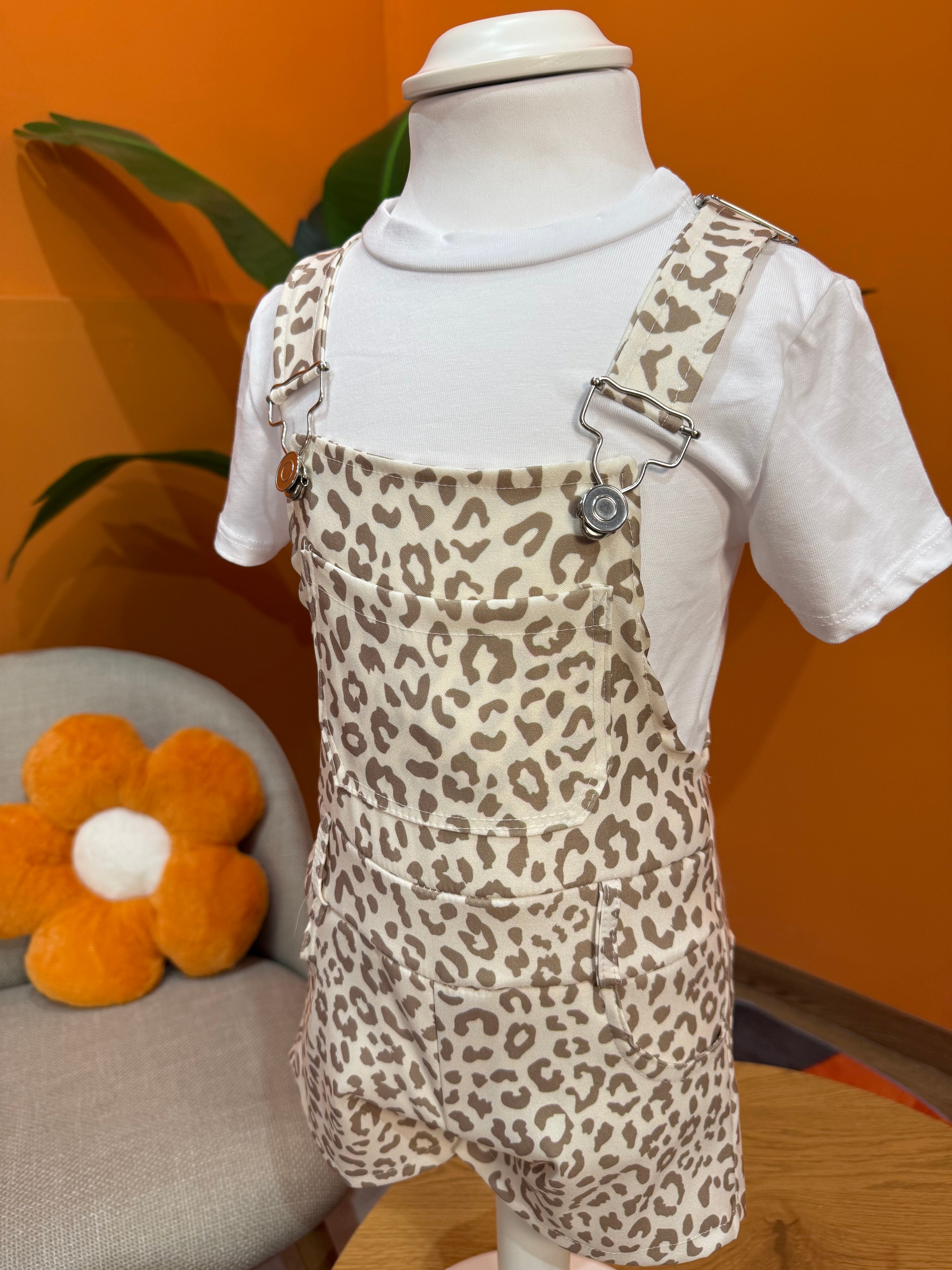 SALOPETTE SHORTS LEOPARDATA CON T-SHIRT BIANCA - BEIGE E SABBIA