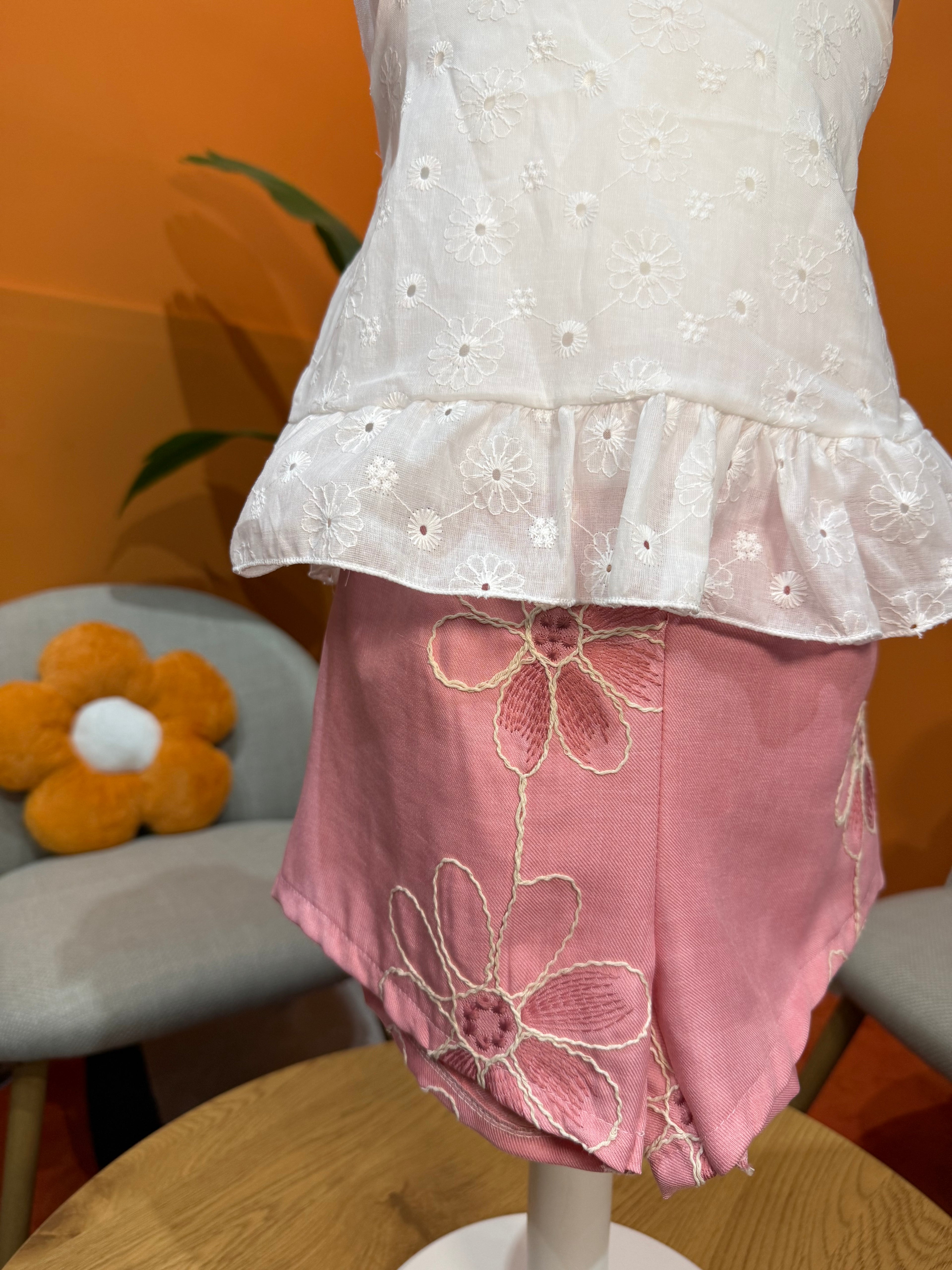 COORDINATO ROSE BLOOM: TOP IN SANGALLO E SHORTS RICAMATI🌸