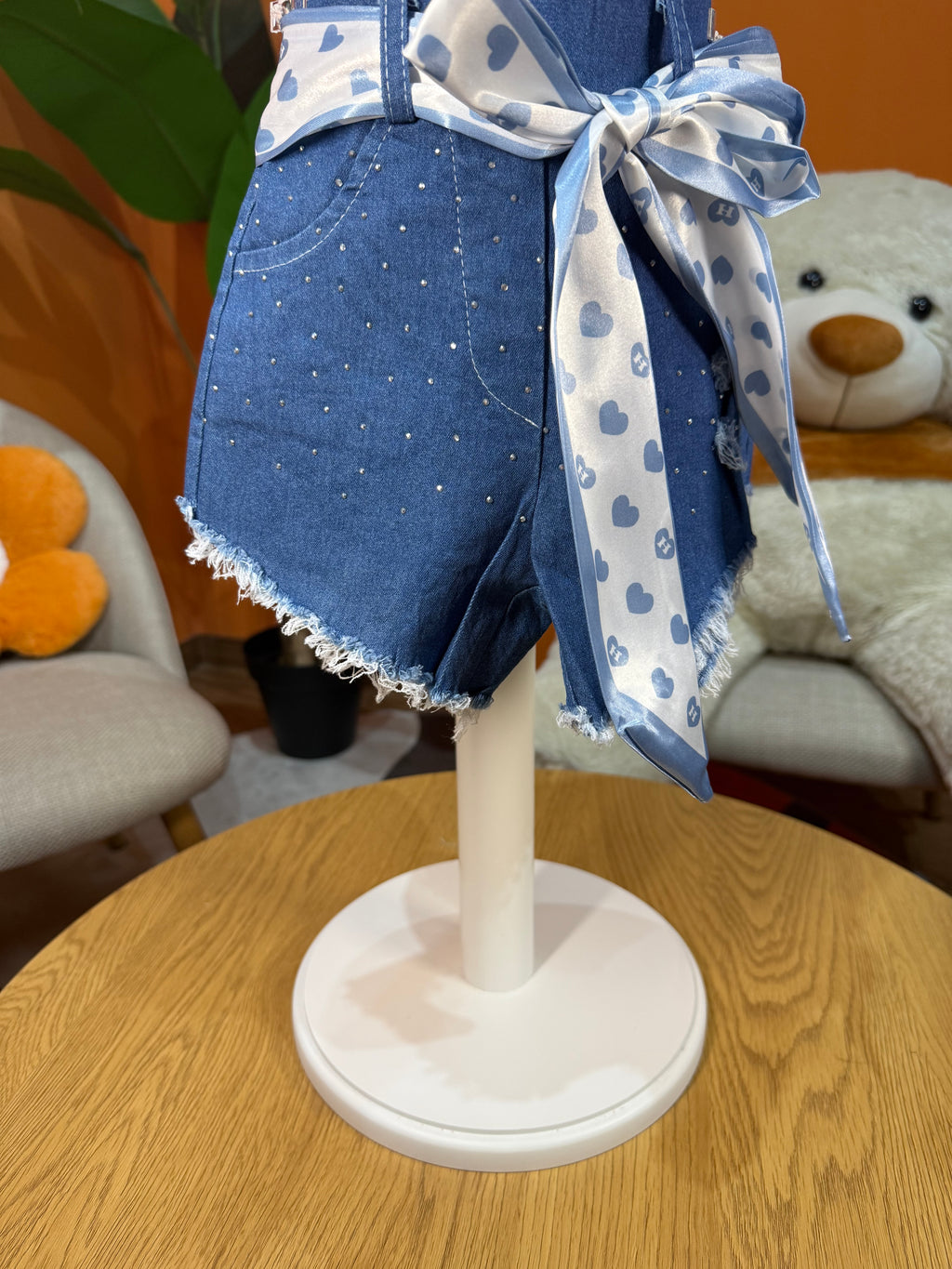SHORTS DENIM SCURO CON STRASS E FOULARD