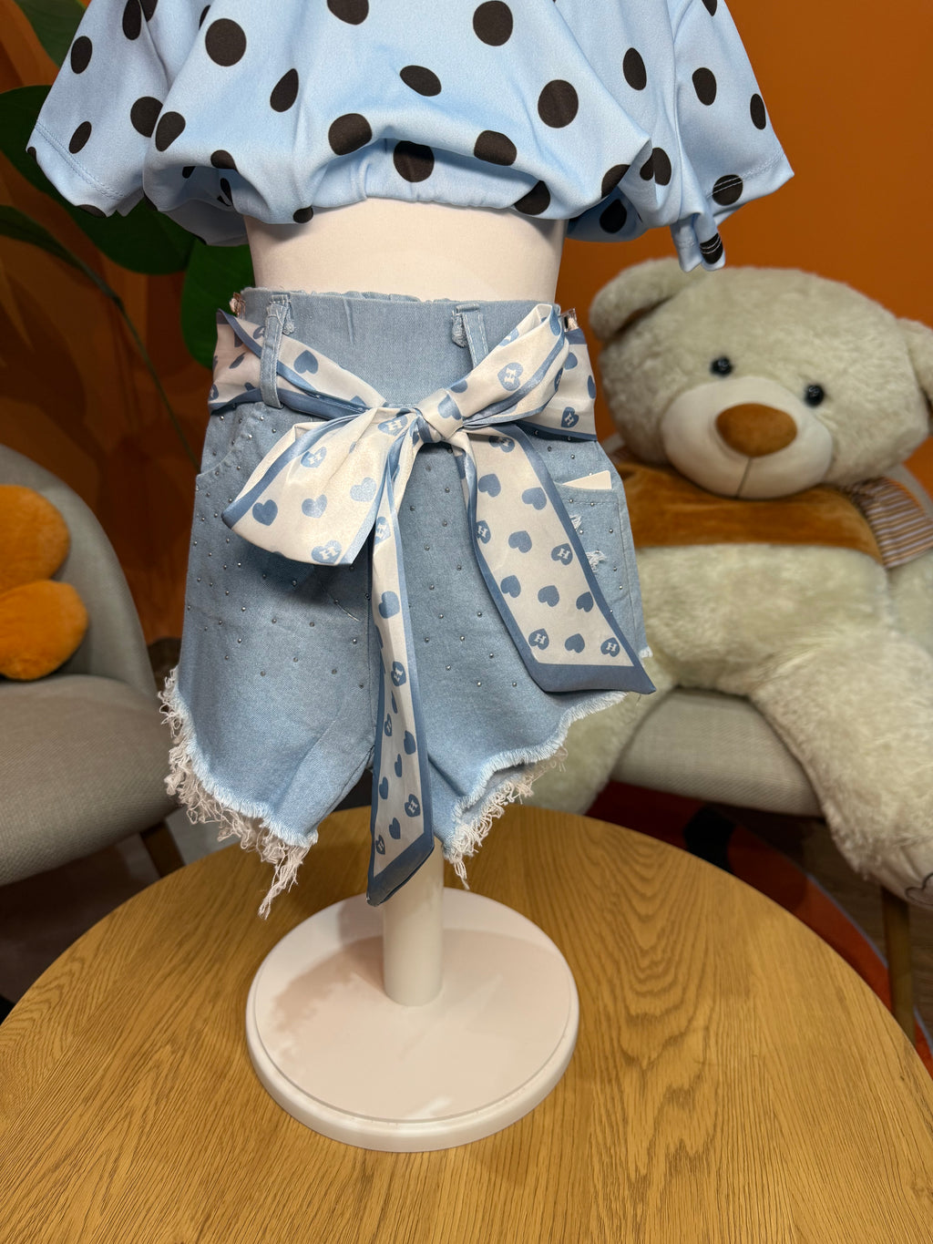 SHORTS DENIM CHIARO CON STRASS E FOULARD