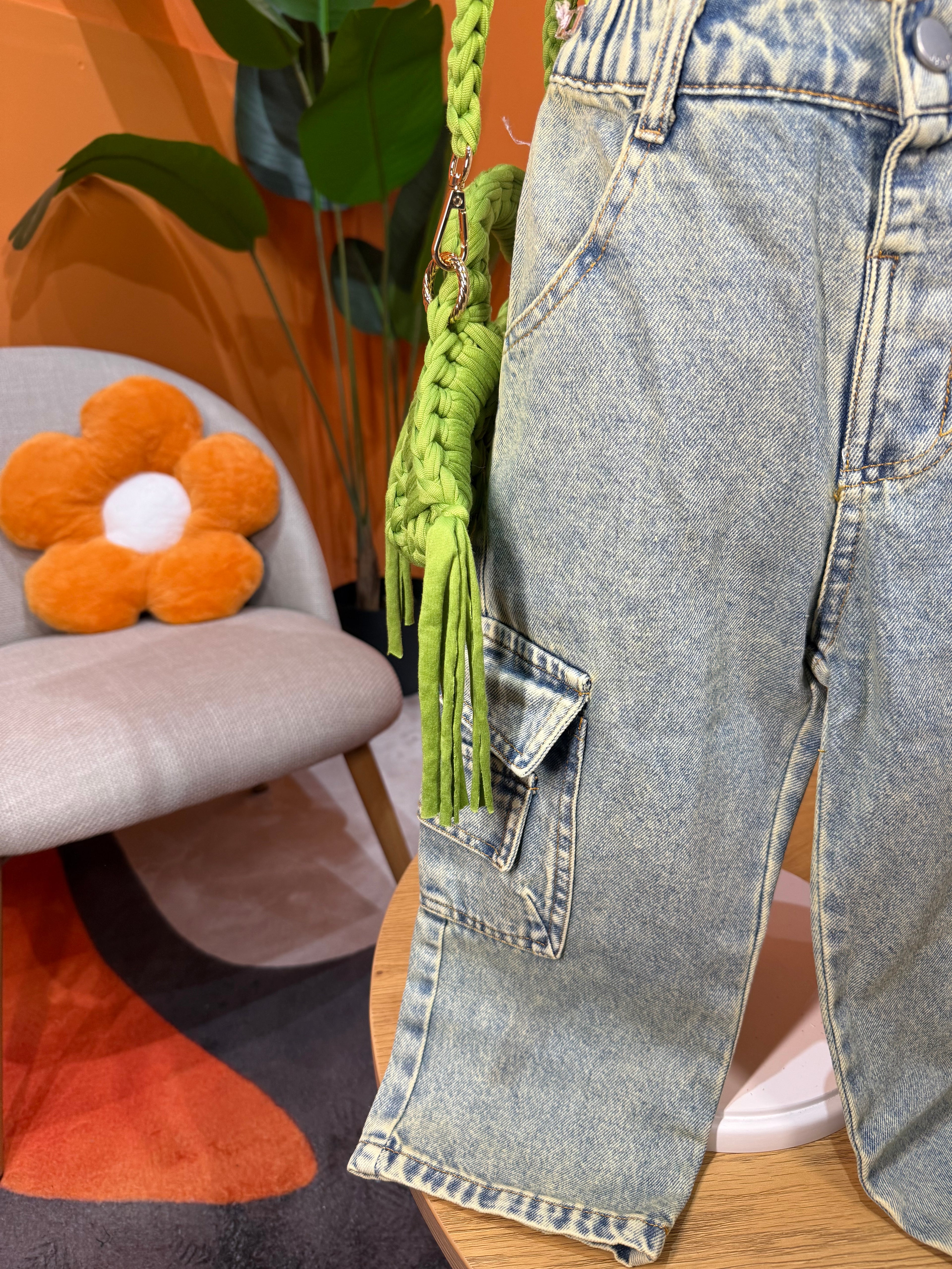 PANTALONE CARGO CHUNKY – DENIM ACIDO CON MAXI TASCONI