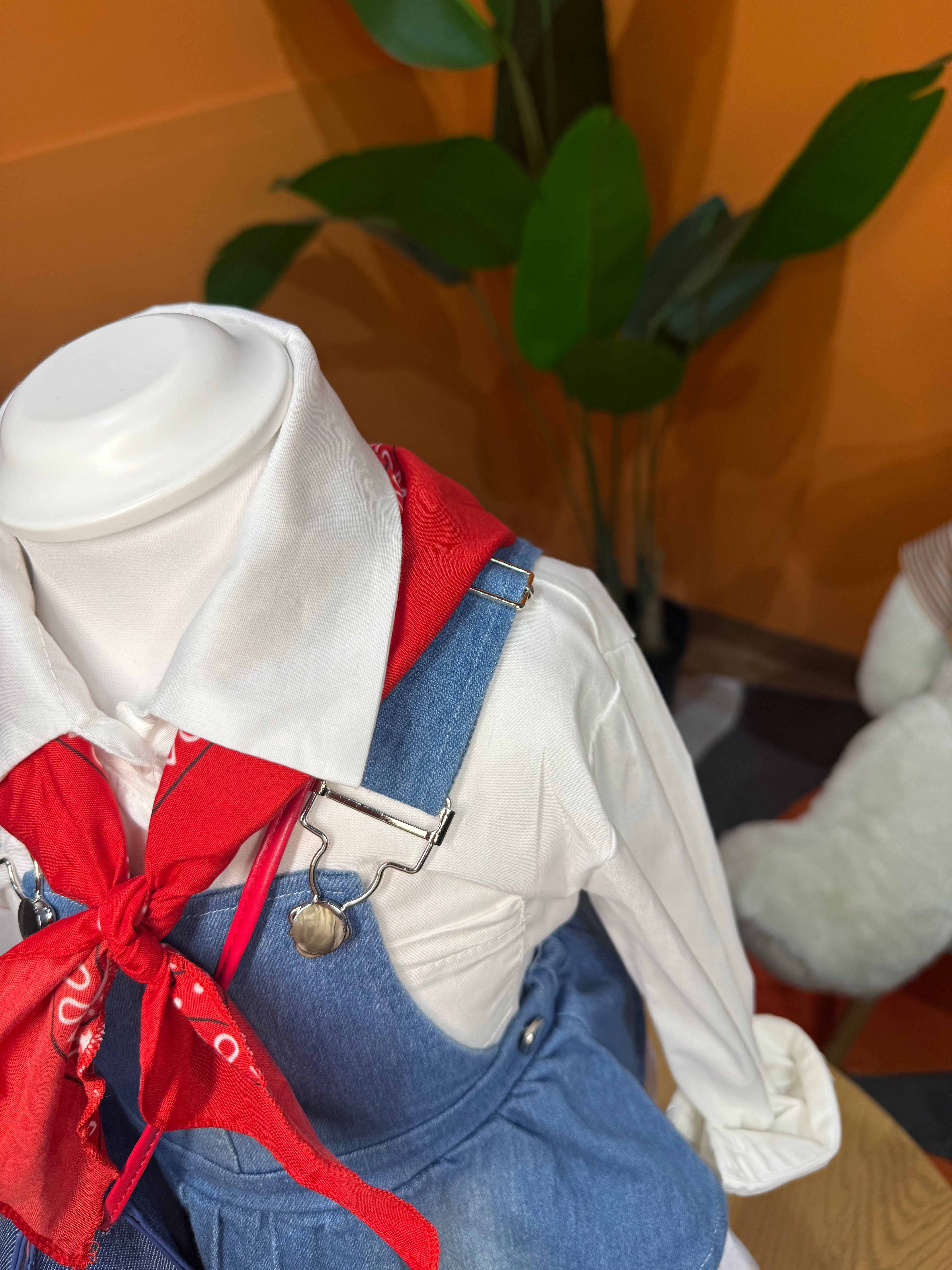 SALOPETTE DENIM CON FOULARD ROSSO