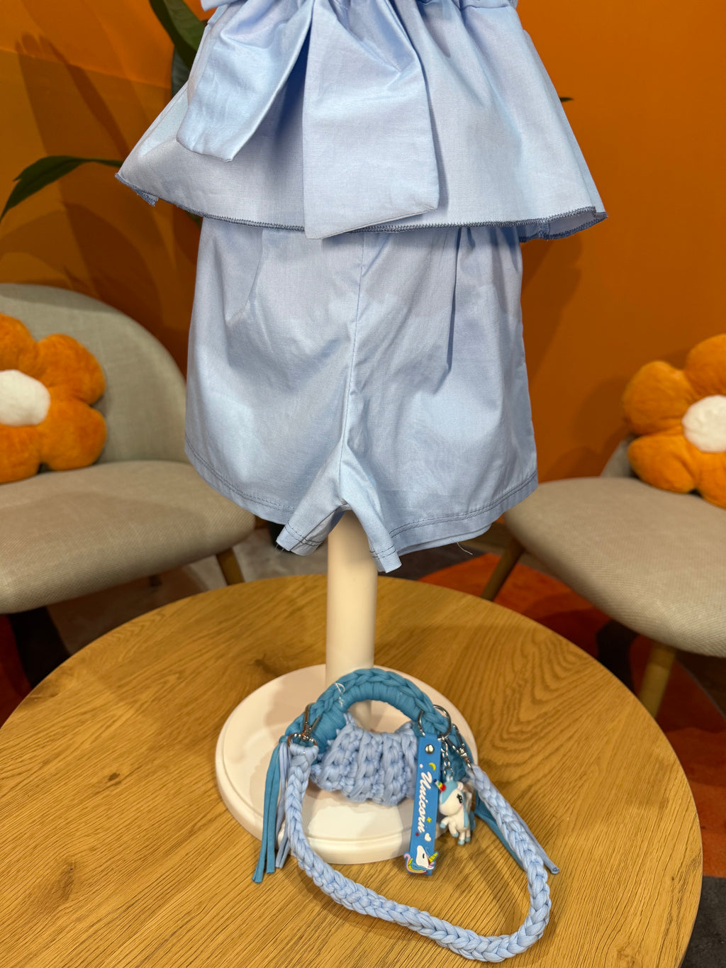 COORDINATO SKY BOW: SET AZZURRO CON TOP ARRICCIATO E SHORTS