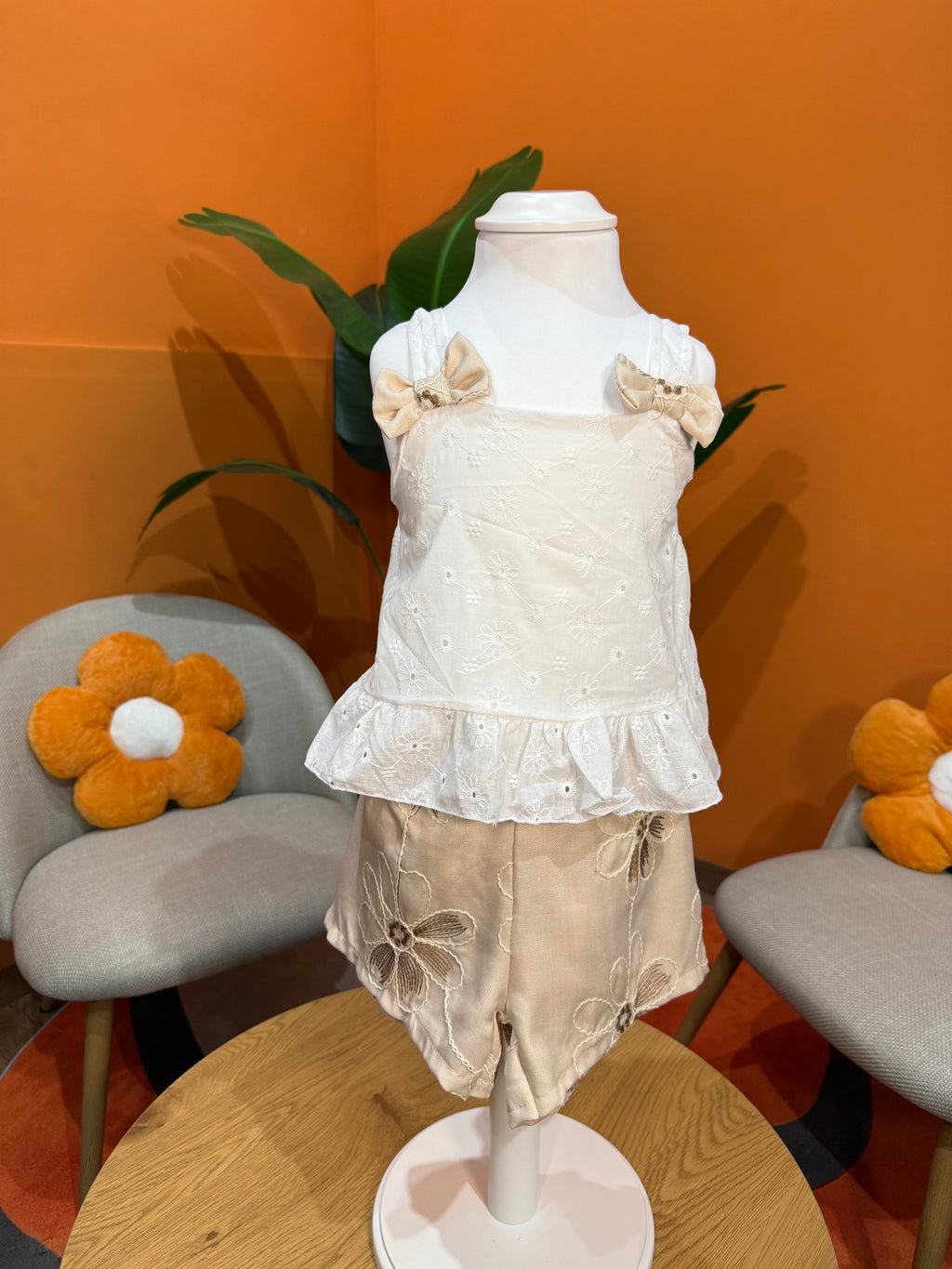 COORDINATO SAND BLOOM: TOP IN SANGALLO E SHORTS BEIGE RICAMATI🐚