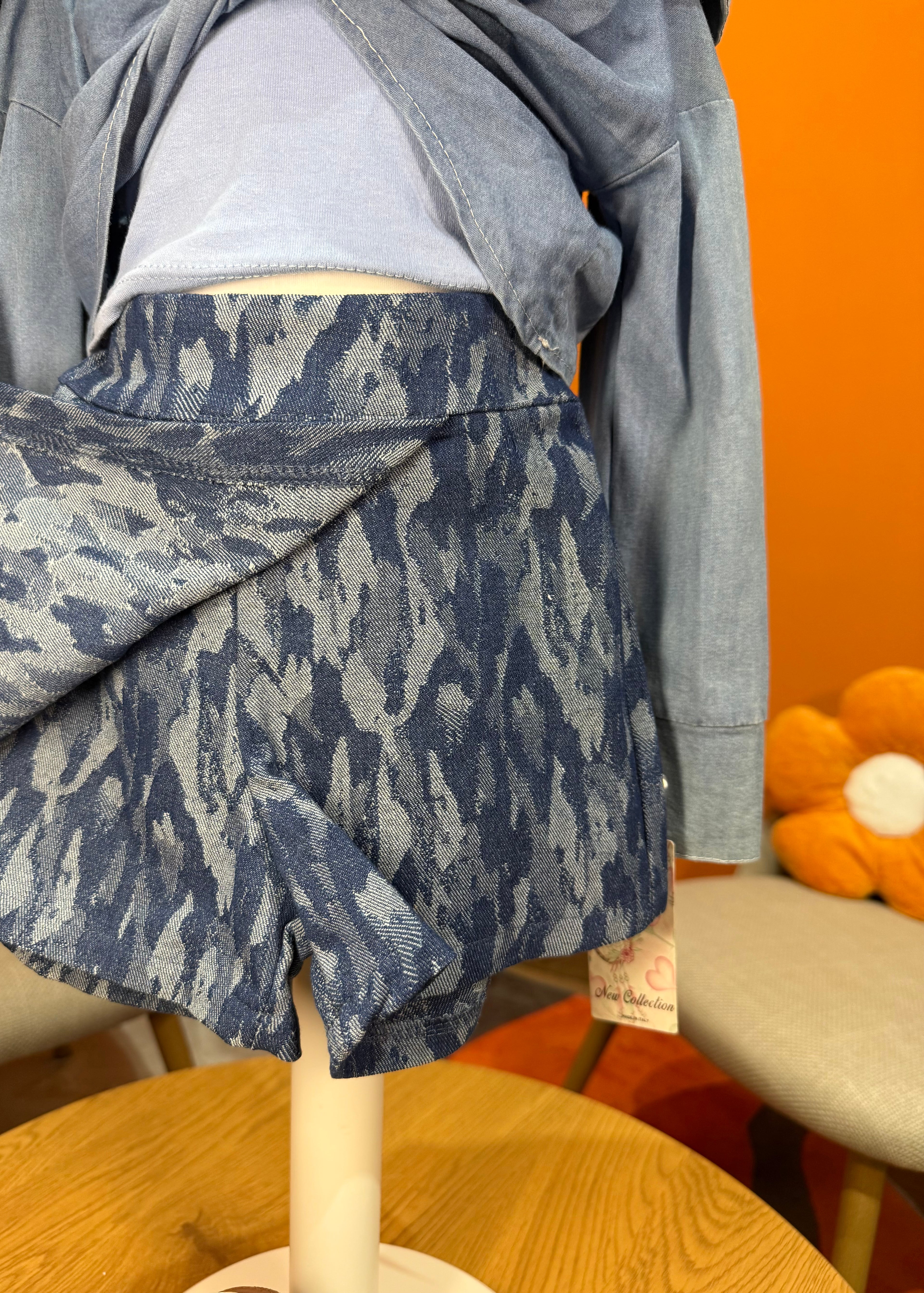 GONNA PANTALONE DENIM IKAT: SKORT CON STAMPA ETNICA E TASCA CARGO