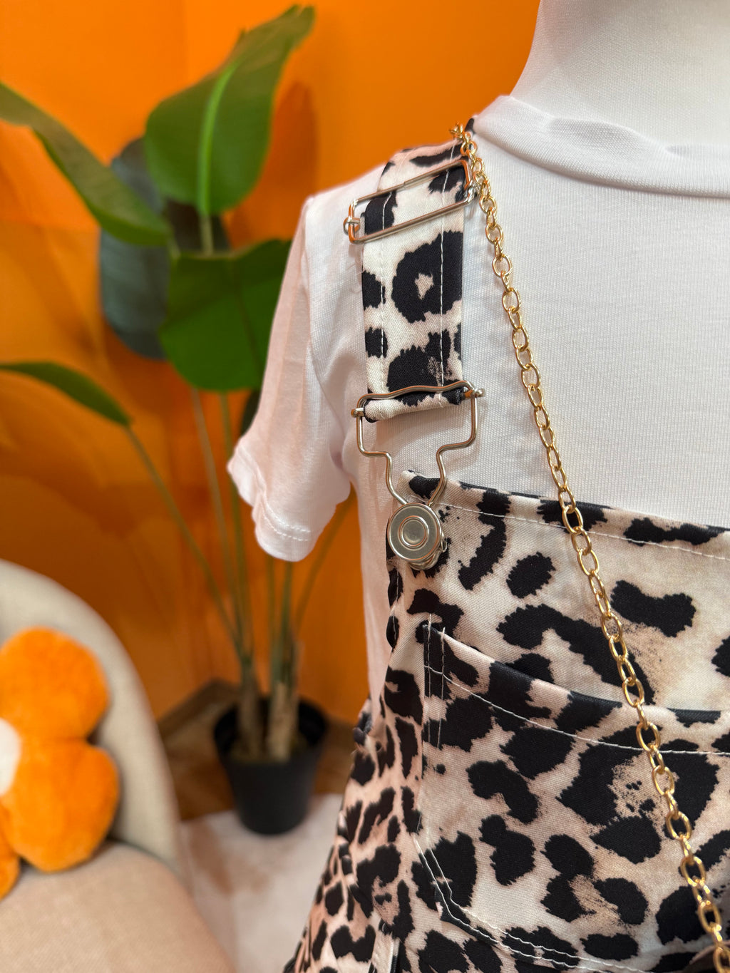 SALOPETTE SHORTS LEOPARDATA CON T-SHIRT BIANCA MARRONE&NERO🤎🖤