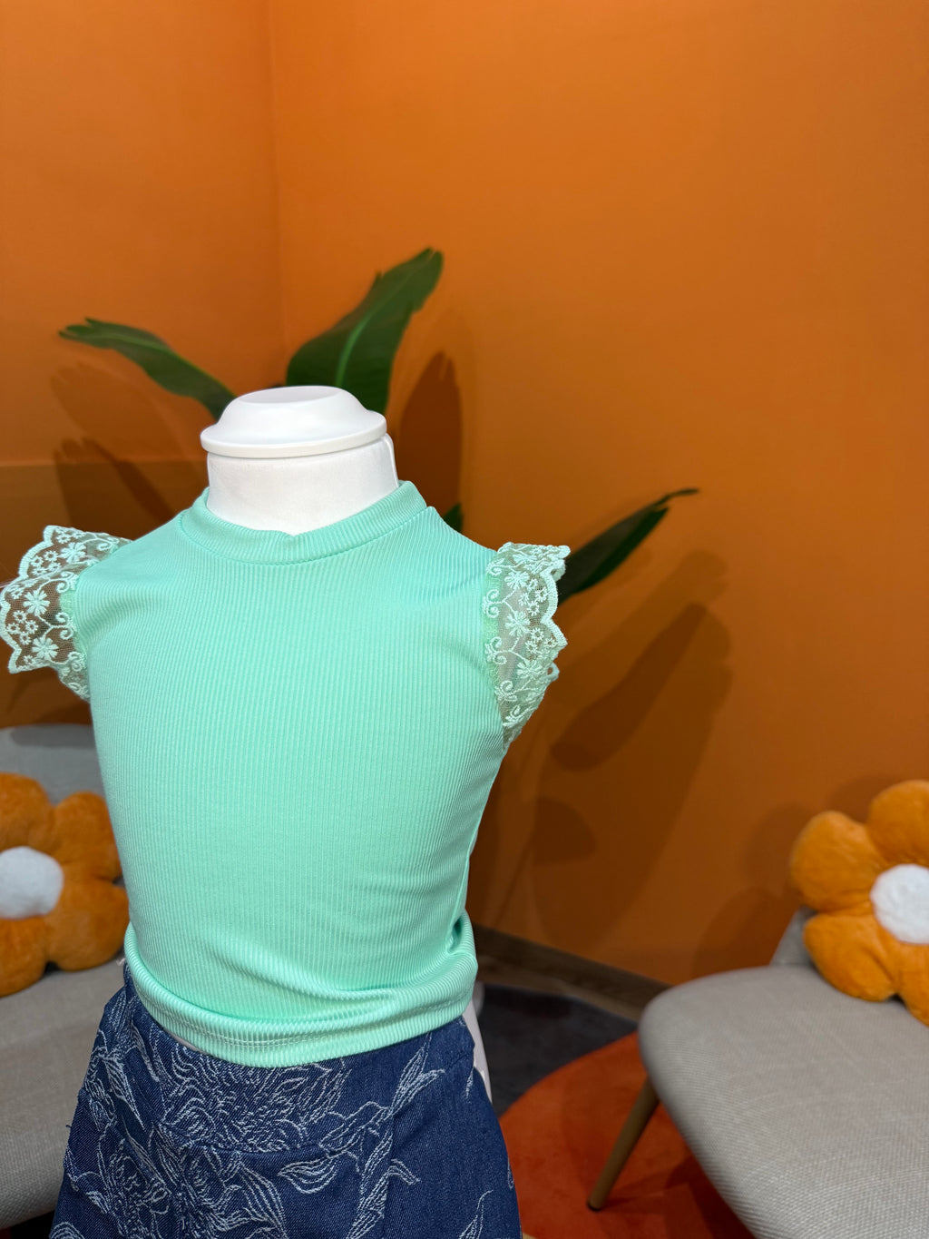 T-SHIRT MINT DELIGHT: TOP A COSTE CON MANICHE IN PIZZO MACRAMÈ🌿