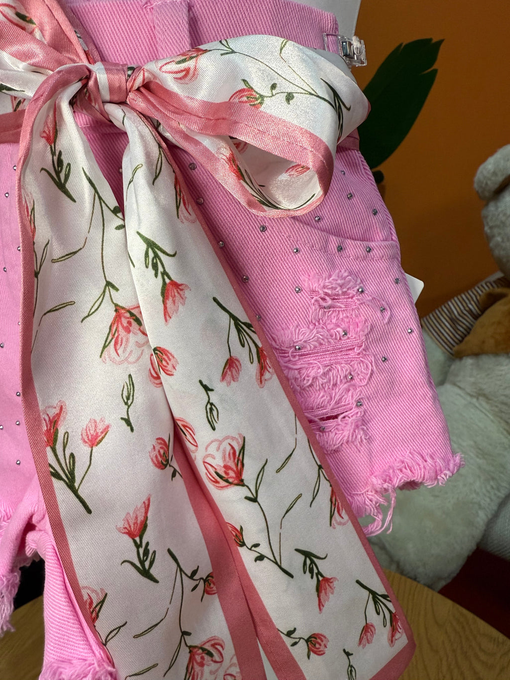 SHORTS DENIM ROSA FORTE CON STRASS E FOULARD