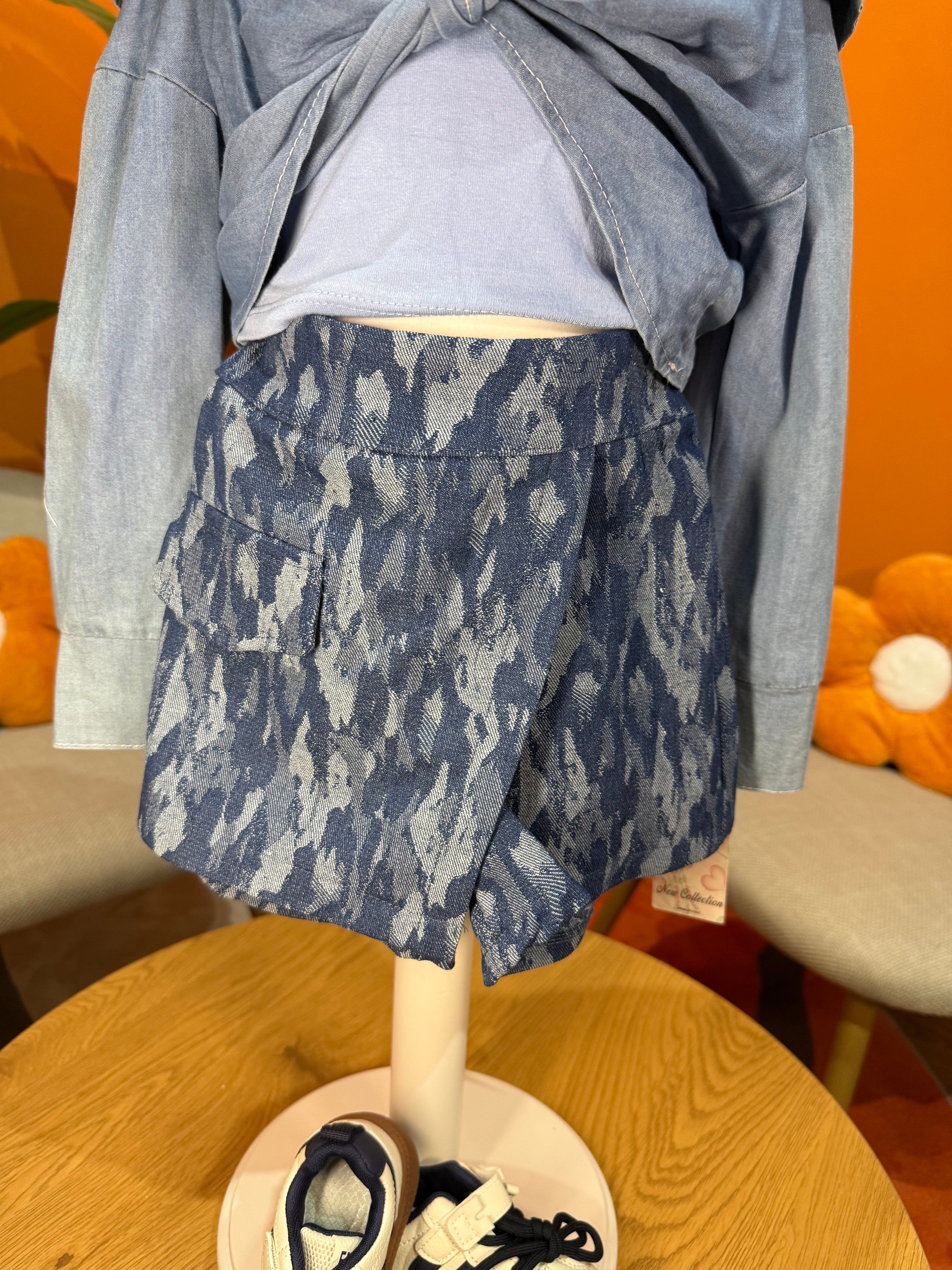 GONNA PANTALONE DENIM IKAT: SKORT CON STAMPA ETNICA E TASCA CARGO